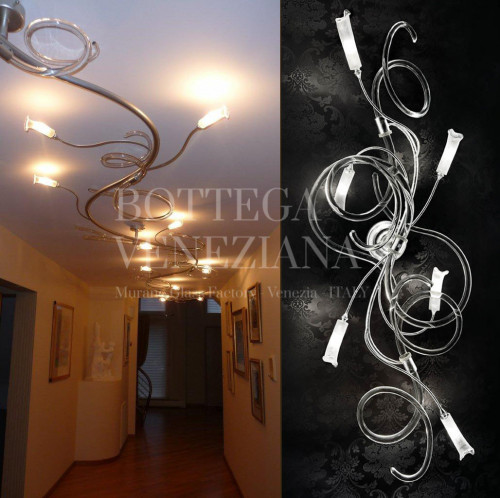 Plafoniera modello AGRIMONIA design moderno in vetro soffiato di Murano. Realizzata completamente a mano secondo le tradizionali tecniche di lavorazione del vetro veneziano. Prodotta a Venezia nella fornace di Bottega Veneziana