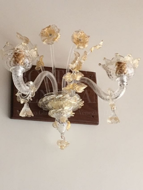 Lampadario classico modello ELEGANCE in vetro soffiato di Murano cristallo e Foglia Oro 24Kt. Prodotto artigianale fatto a Venezia nella fornace di Bottega Veneziana secondo le antiche tecniche di lavorazione del vetro