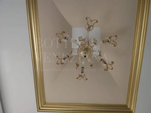 Lampadario modello COROLLE in vetro soffiato di Murano cristallo e ambra. Realizzato a Venezia nella fornace di Bottega Veneziana. Prodotto artigianale fatto completamente a mano in Italia