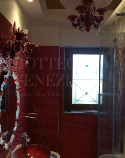 Applique classica modello ALGIEBA in vetro soffiato Murano ROSSO e decori in CRISTALLO E FOGLIA ORO 24Kt. Prodotto artigianale italiano fatto completamente a mano nella fornace di Bottega Veneziana 