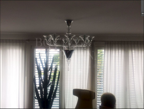 Lampadario in vetro soffiato di Murano modello SOFFIO realizzato a Venezia nella fornace di Bottega Veneziana secondo le tradizionali tecniche di lavorazione del vetro muranese. Prodotto artigianale made in Italy