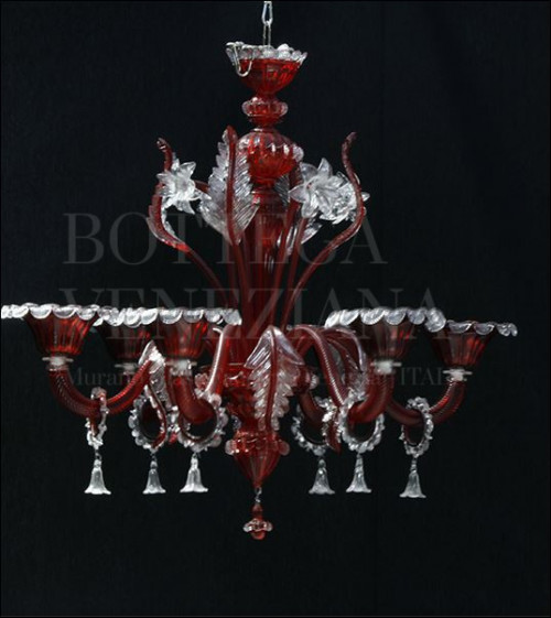 Lampadario classico modello ALGIEBA in vetro soffiato Murano ROSSO e decori in CRISTALLO. Prodotto artigianale italiano fatto completamente a mano nella fornace di Bottega Veneziana