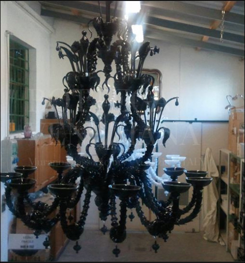 Lampadario in stile REZZONICO modello SOUL in vetro soffiato di Murano. Realizzato completamente a mano nella fornace di Bottega Veneziana. Prodotto artigianale italiano