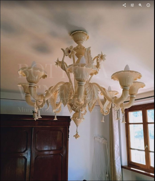 Lampadario classico modello ALGIEBA in vetro Murano soffiato incamiciato ambra. Lavorato completamente a mano nella fornace di Bottega Veneziana a Venezia